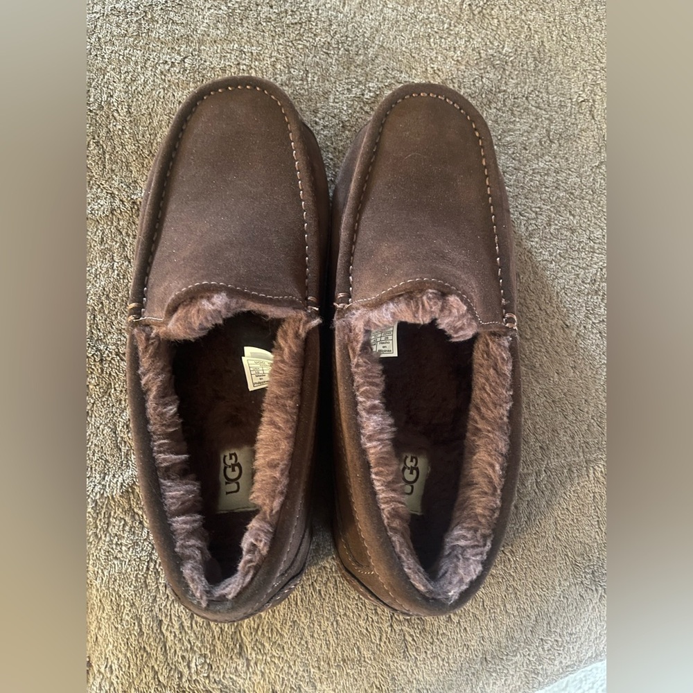 New Without Box UGG Men’s Dark Brown Slippers Ascot Slip-Ons US Size 10